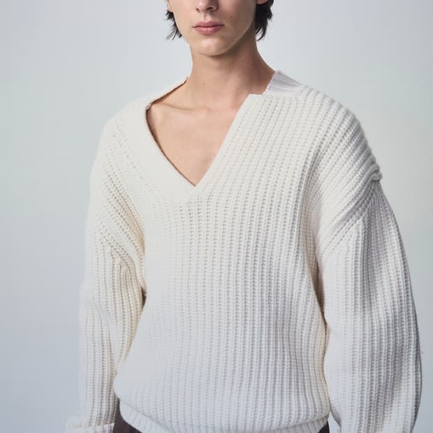 시스템옴므 24fw 파리 컬렉션 브이넥 니트 팝니다 솔리드옴므 타임옴므 