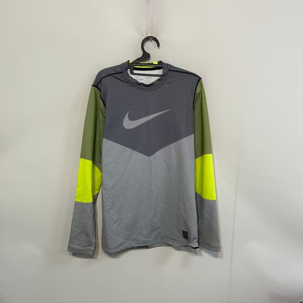 나이키 프로 티셔츠 100