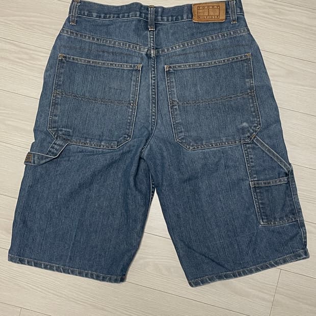 Tommy Jeans 버뮤다 팬츠 32