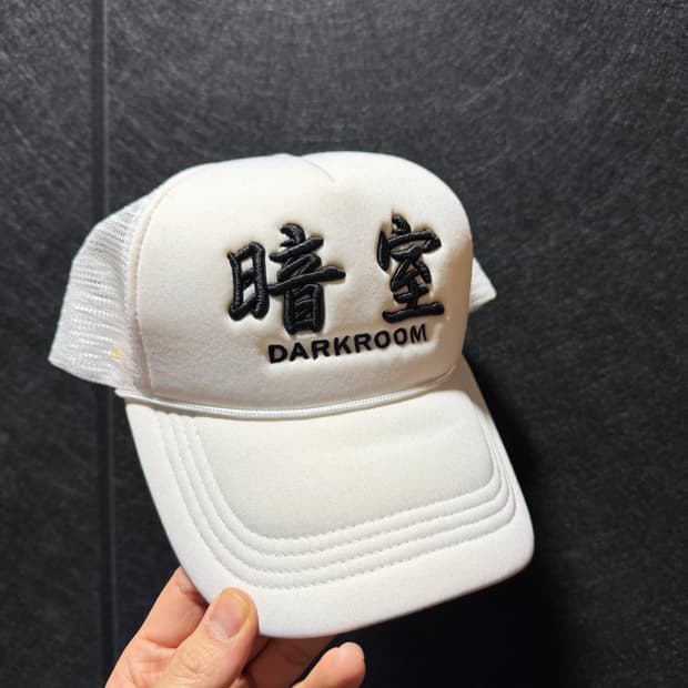 다크룸 스튜디오 매쉬 캡 화이트