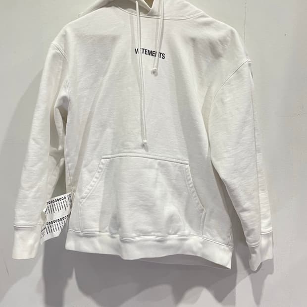 VETEMENTS 베트멍 로고 패치 후드티 XS 현대백화점