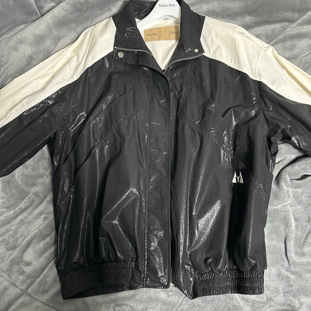 마땡킴 바시티 배색 자켓