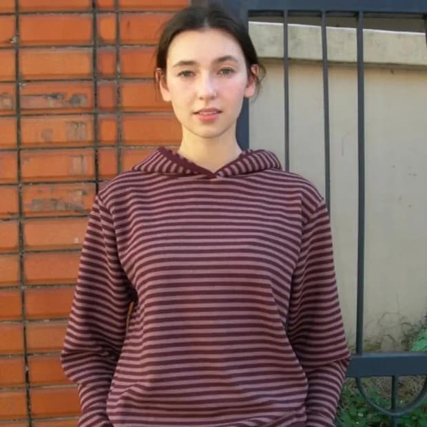 페스토 후디드 탑 와인