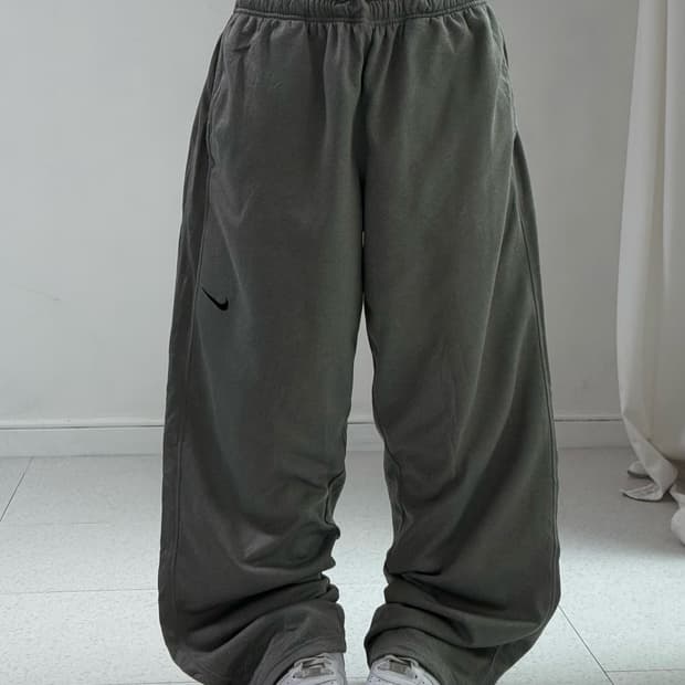 나이키 차콜 그레이 트랙팬츠