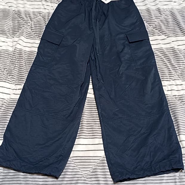 유니클로 JW앤더슨 와이드 나일론카고팬츠 S 기장95