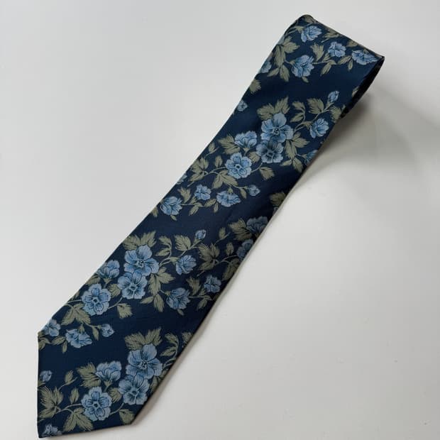 웅가로 (Ungaro) 실크 넥타이 8.8cm