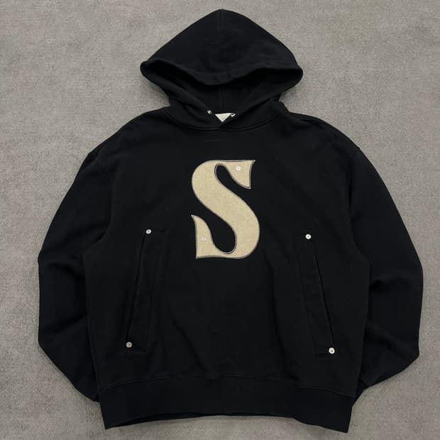 M 세터 리벳 아플리케 포켓 후드티