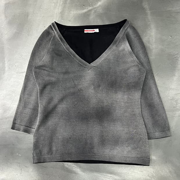  프라다 브이넥 니트 +명품감정서 y15707