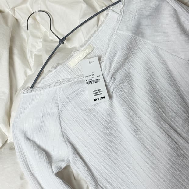 뉴뉴 하우스 성수 셔링 롱슬리브 새상품