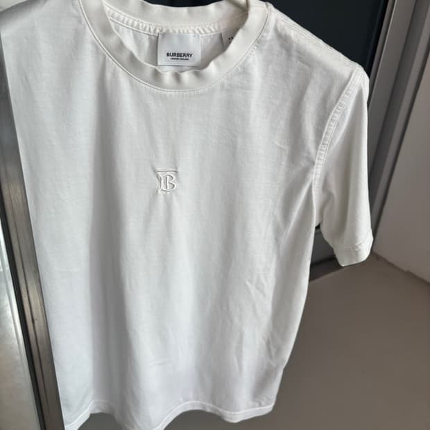 Burberry Round T