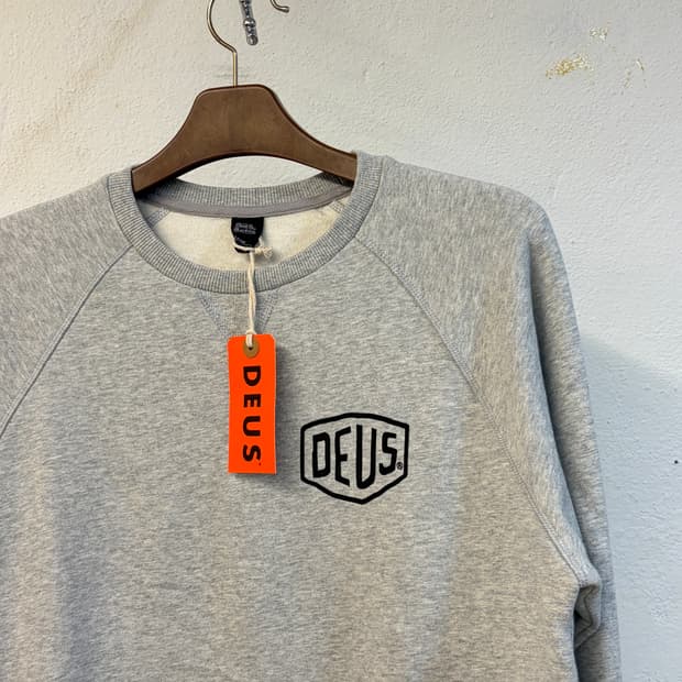 [새상품] 데우스 맨투맨 L사이즈