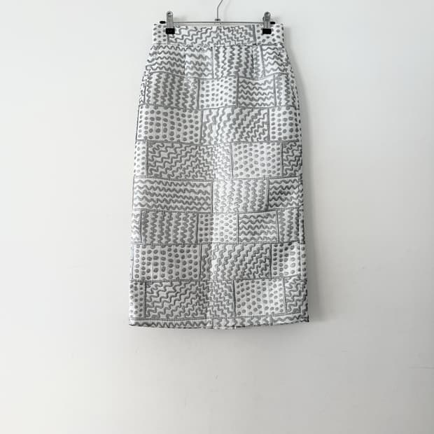 Micro geometric skirt / white & silver