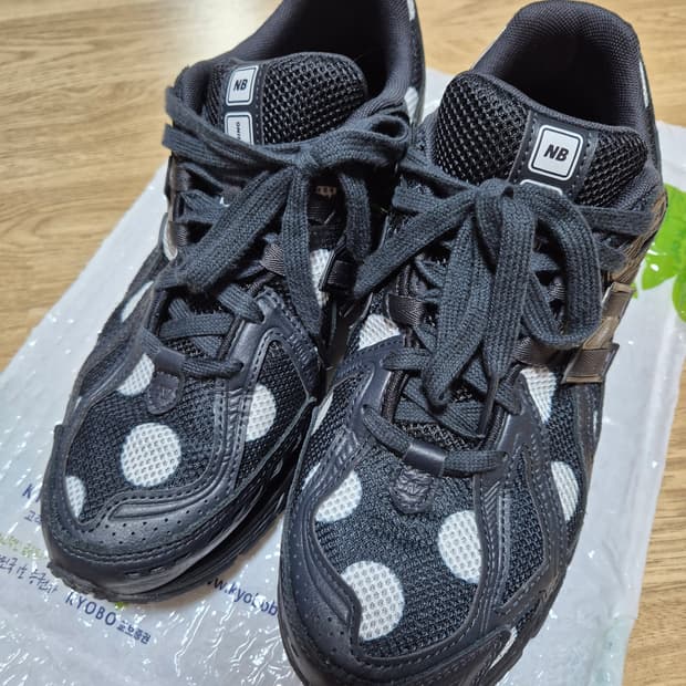 뉴발란스 1906R 폴카 닷 블랙 280