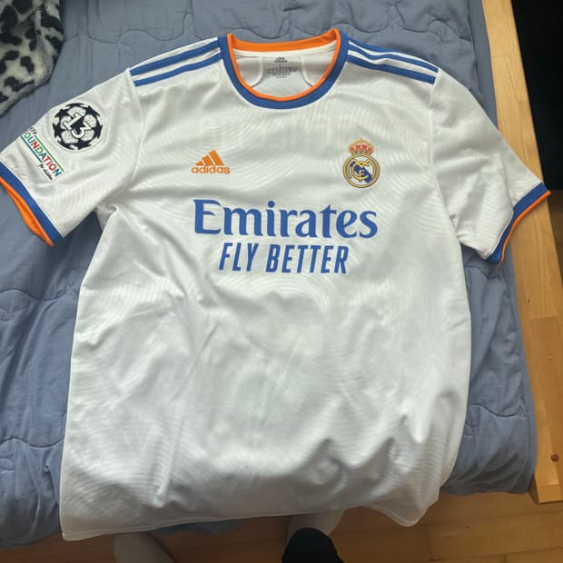 레알 벤제마 유니폼