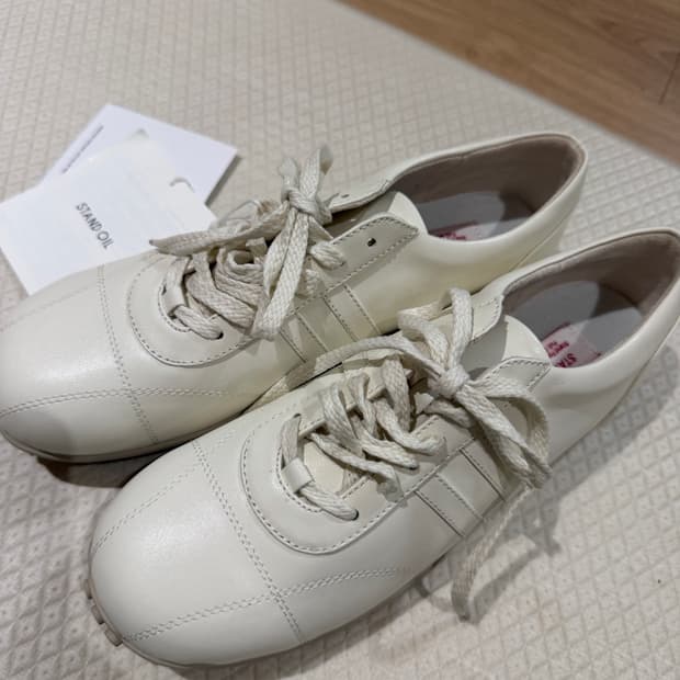 스탠드오일 크림색 스니커즈