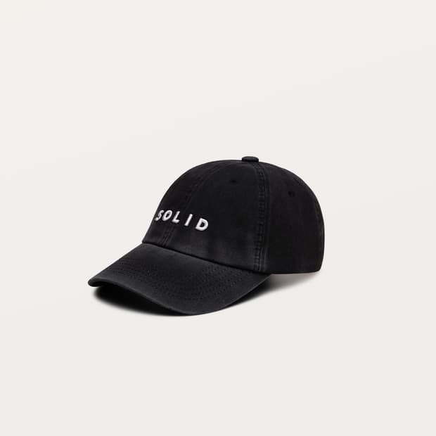 솔리드옴므 25fw 에센셜 로고 볼캡 블랙