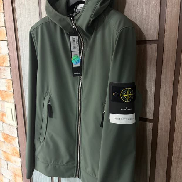 새상품(S)스톤아일랜드 와펜 패치 소프트쉘 후드 자켓 카키
