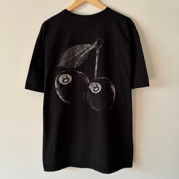 스투시 8볼 체리 반팔 티