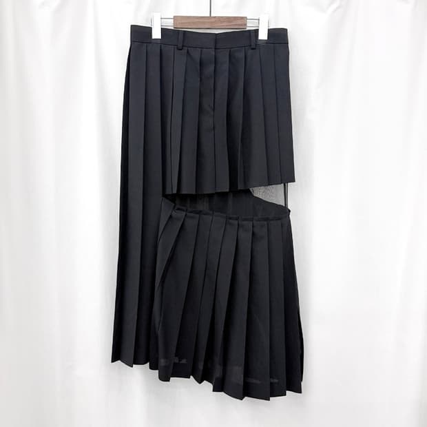 사카이 컷아웃 레이어드 비대칭 플리츠 스커트