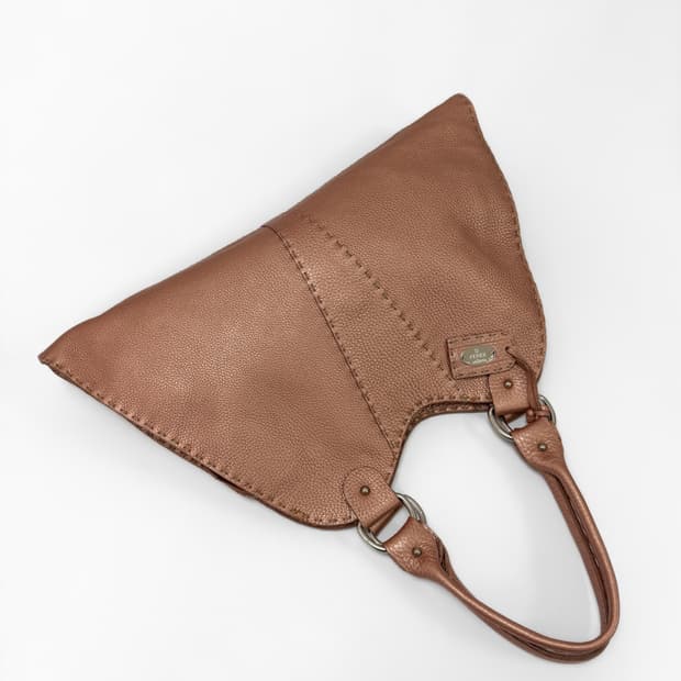 펜디 셀러리아 메탈릭 레더 호보백