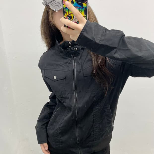 블랙 포켓 디테일 자켓 