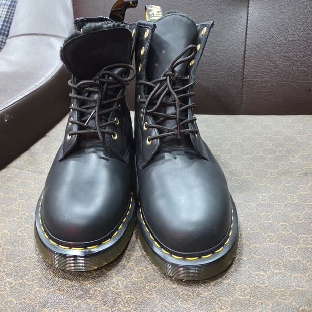 닥터마틴 양털부츠 거의 새 제품
