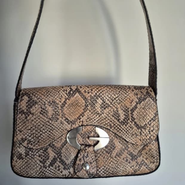 게스 가방 Y2K 2000s 빈티지 스네이크스킨 미니백 뱀피 숄더백