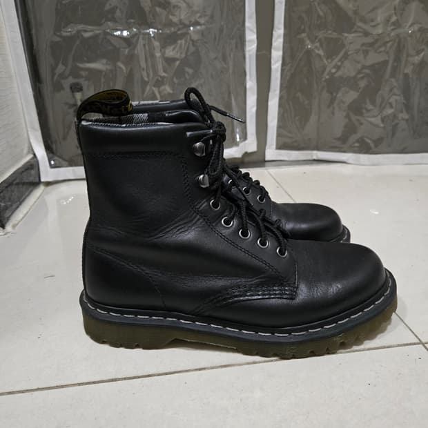 닥터마틴 할로우 8홀 블랙 260