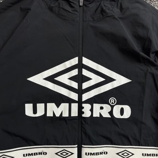 엄브로 멀티 빅로고 올드스쿨 바람막이 자켓 3631