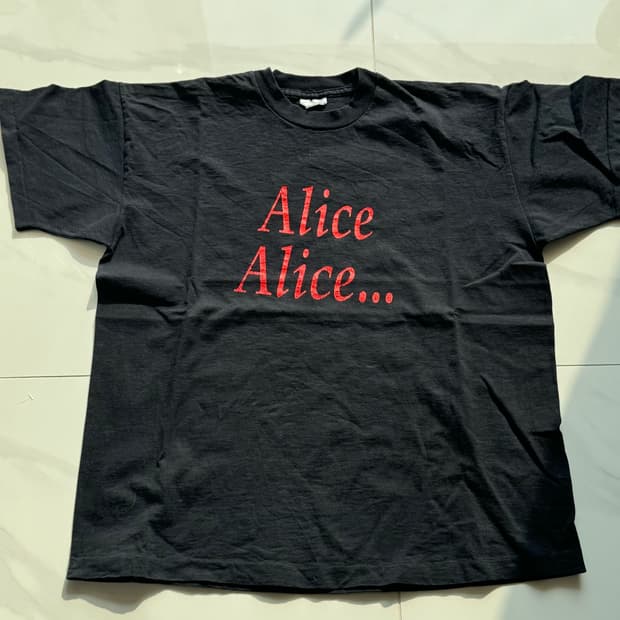 90s Alice who the f**k is Alice 티셔츠