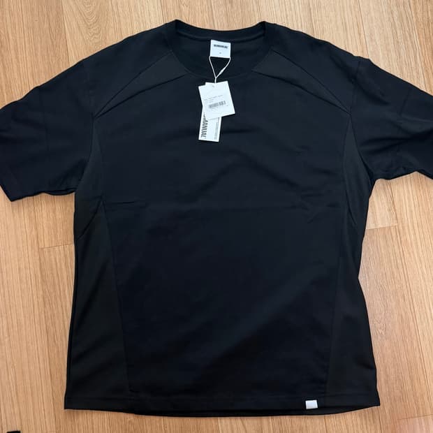 NOMANUAL W.B T-SHIRT-BLACK