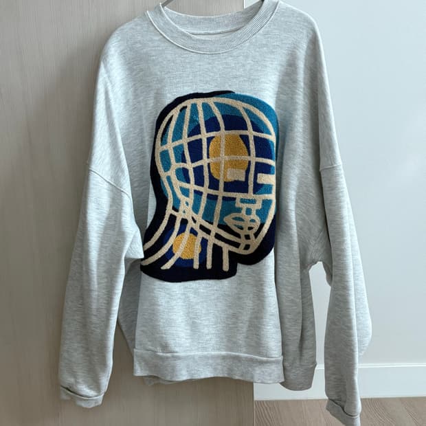 Graphic Embroidered Sweatshirt – Grey