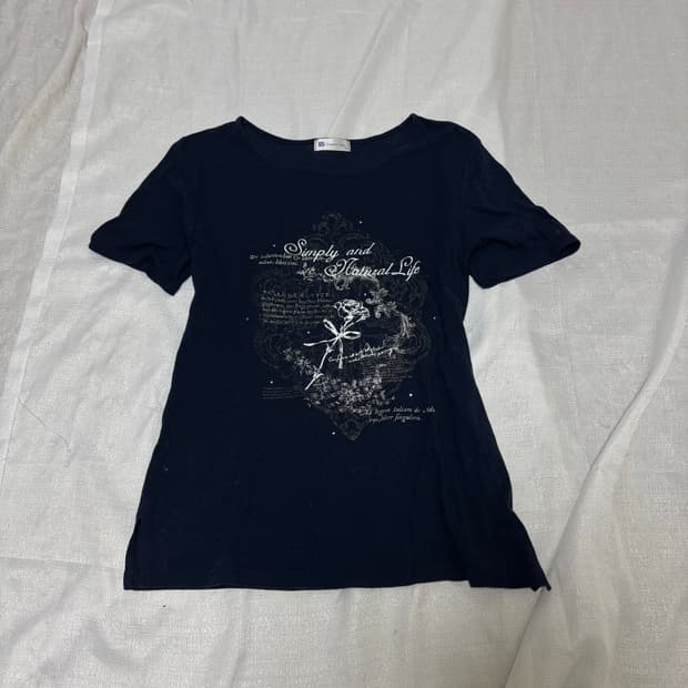 “Unknown” 00’s Gothic Print Tee
