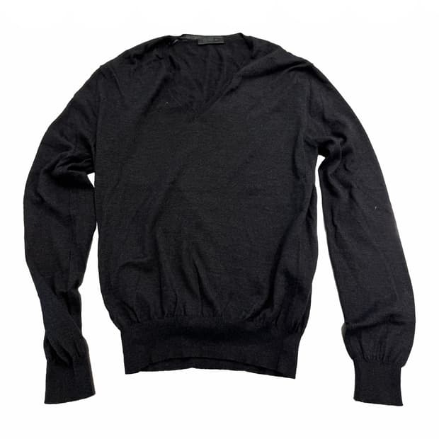 프라다 v넥 니트 48사이즈