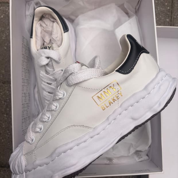 미하라 야스히로 블레이키 레더 로우탑 스니커즈 화이트 A06FW702