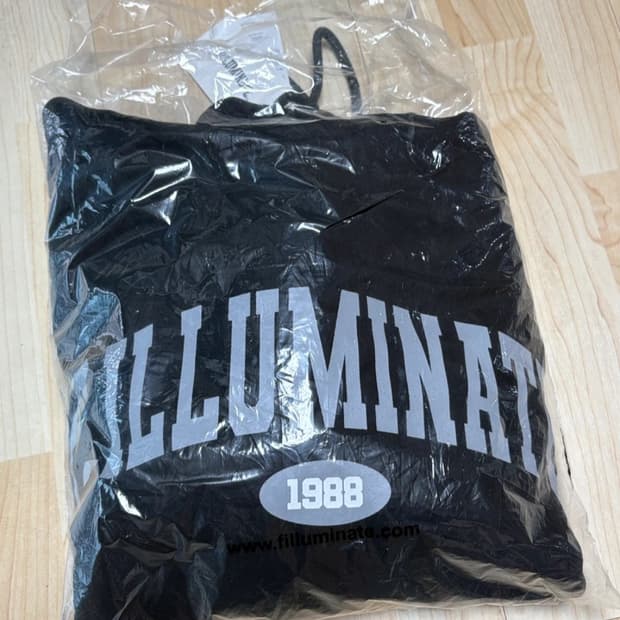 필루미네이트 후드티