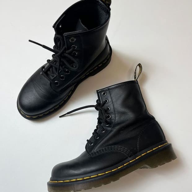 닥터마틴 시그니처 8홀 부츠인 1460 나파 워커 Q1315