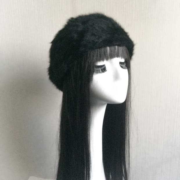  Fluffy beret