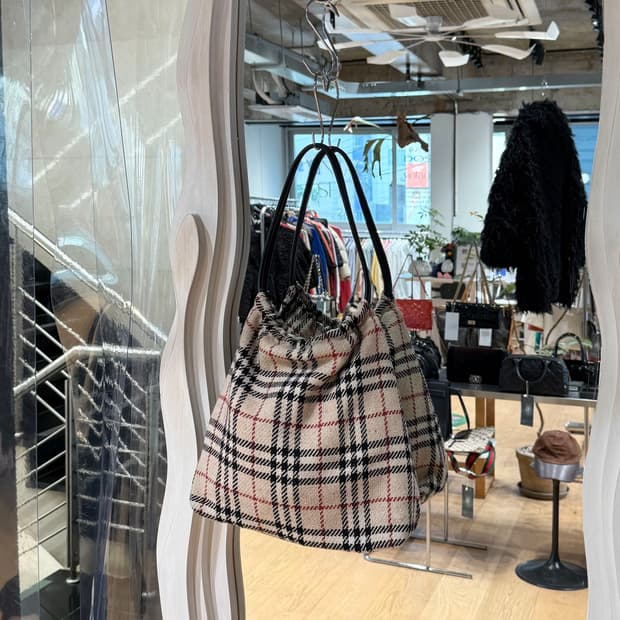 버버리 노바체크 울 숄더백 