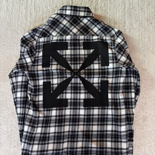 오프화이트 플란넬 셔츠