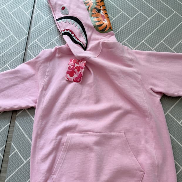 BAPE [미착용/도쿄한정] 베이프 핑크 샤크 후드티 희귀라인 급처