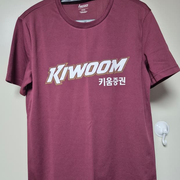 키움히어로즈 정품 티셔츠 95사이즈 이정후 선수 마킹 판매합니다