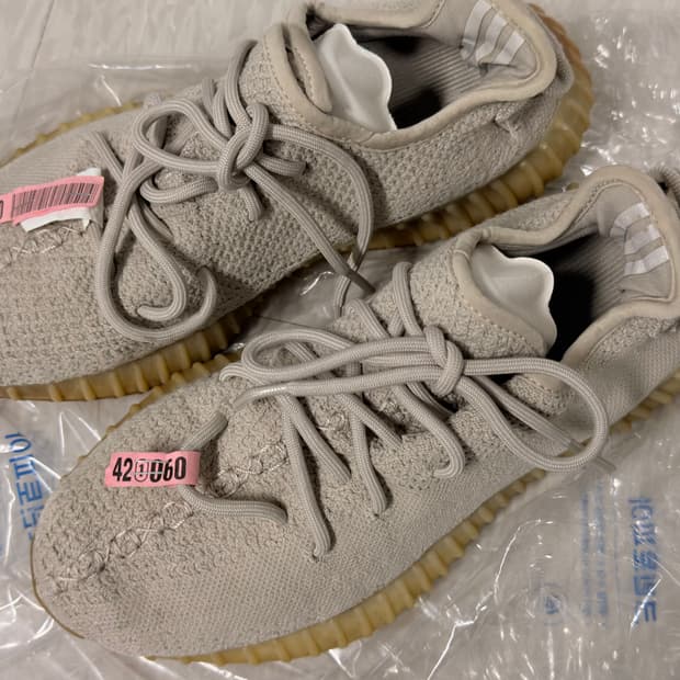 아디다스 이지부스트 세서미