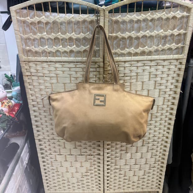 정품 펜디 FF 하드웨어 램포 숄더백 팝니다