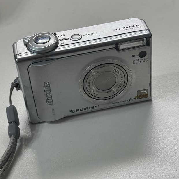 후지 FinePix F10 디지털 카메라
