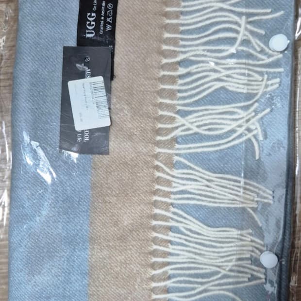 어그 울 머플러 새상품 