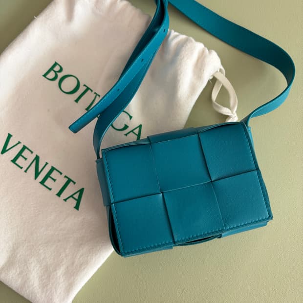 보테가베네타 미니 카세트백 mermaid 컬러