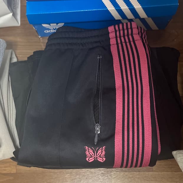 니들스 트랙팬츠 네로우핏 핑크네이비