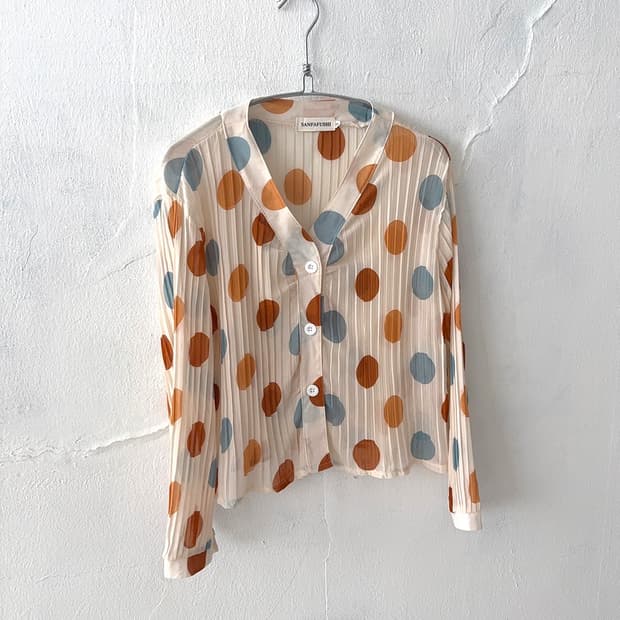Pleated Dot Collarless Shirt