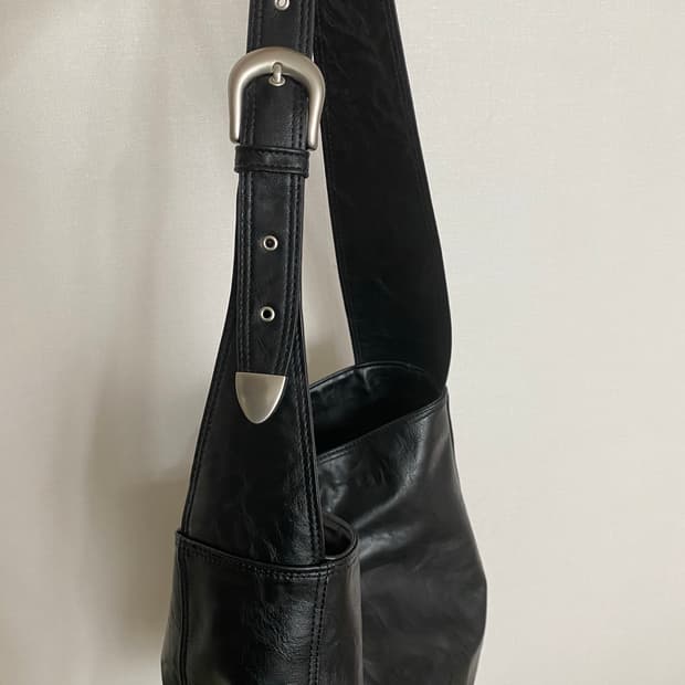 하아카이브 벨티드 백 블랙